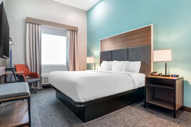 غرفة بسرير كينج، Comfort Inn Miramar Beach-Destin 1/3