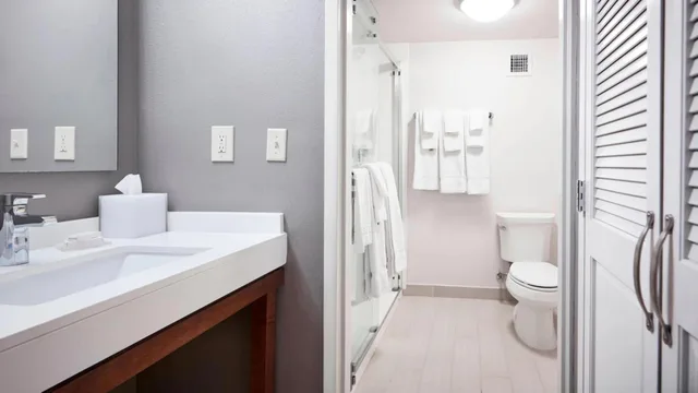 Room, Queen Bed, Accessible, Courtyard Cincinnati Airport South Florence 4/4