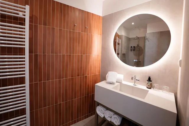 غرفة بسرير مزدوج بإطلالة على الحديقة، FortyPlusOne Hotel 7/10