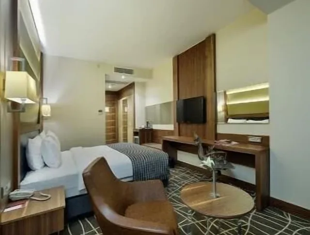 غرفة بسرير كينج للمدخنين، Ramada by Wyndham Elazig 5/5