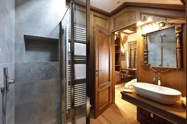 غرفة كومفورت فاخرة بسرير مزدوج وسريرين منفصلين، Ambra Cortina Luxury Fashion Boutique Hotel 9/10