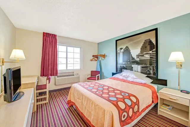 Standard, King Bed, Super 8 by Wyndham San Antonio/Fiesta 4/6