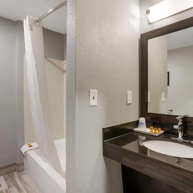 غرفة بسرير كوين، Best Western Plus Columbia Inn 6/6