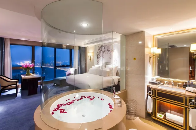 Honeymoon, Scenic, Deluxe, King Bed، Kasion International 3/3