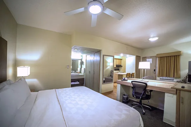 جناح بسرير كينج، Holiday Inn Hotel And Suites Chihuahua 1/5