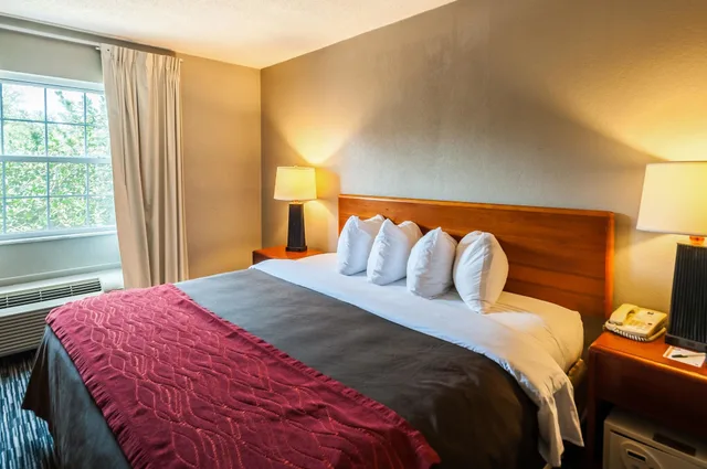 غرفة بسرير كينج لذوي الإعاقة، Quality Inn Solomons - Beacon Marina 3/5