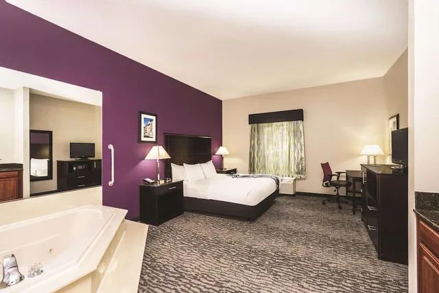 جناح استوديو بسرير كينج، La Quinta Inn & Suites by Wyndham Louisville East 4/10