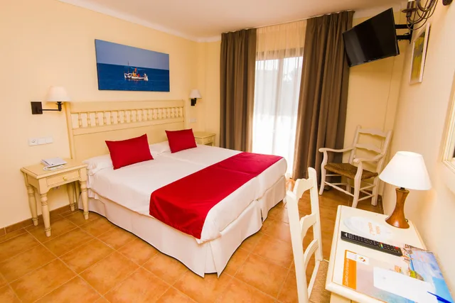 غرفة بشرفة مفردة بسريرين منفصلين، Hotel Bell Port 3/5