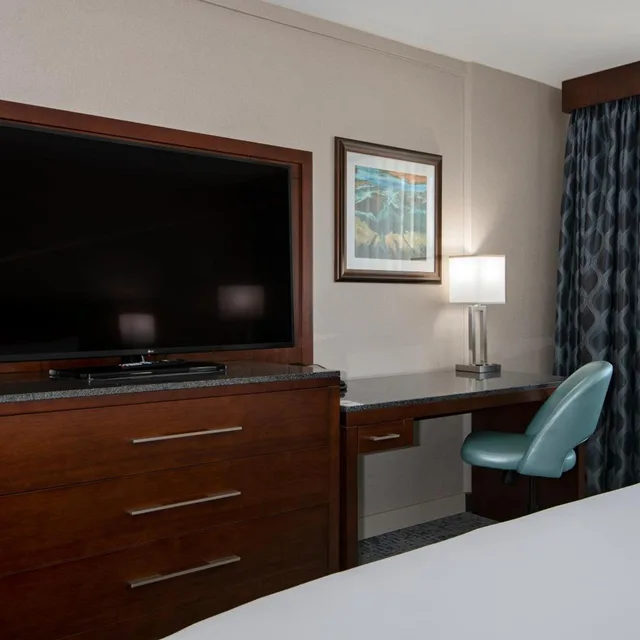 غرفة بسرير كينج وسريرين كوين، Doubletree By Hilton Kamloops 9/10