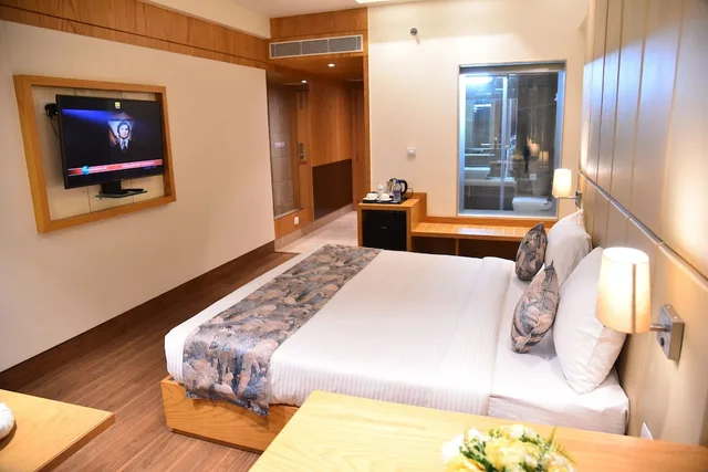 غرفة بريميوم بسرير كينج بإطلالة على المدينة، Hotel Narayanam 3/5