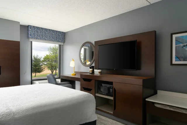غرفة بسرير كوين، Hampton Inn Chambersburg 2/3
