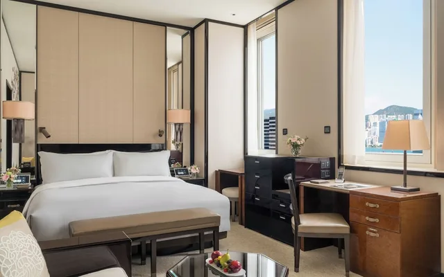 غرفة ديلوكس بسرير كينج بإطلالة على الفناء، The Peninsula Hong Kong 9/10