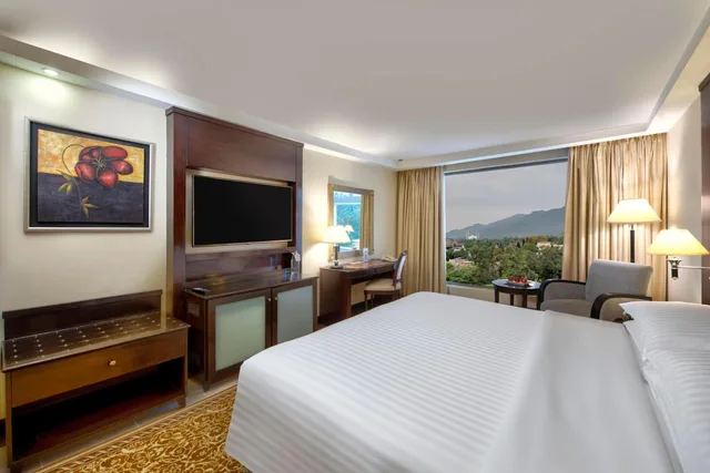 Guest Room, Deluxe, King Bed, ISLAMABAD MARRIOTT HOTEL 2/10