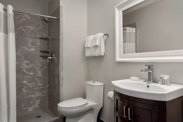 غرفة سوبيريور بسرير كينج، Chateau Hotel 8/9