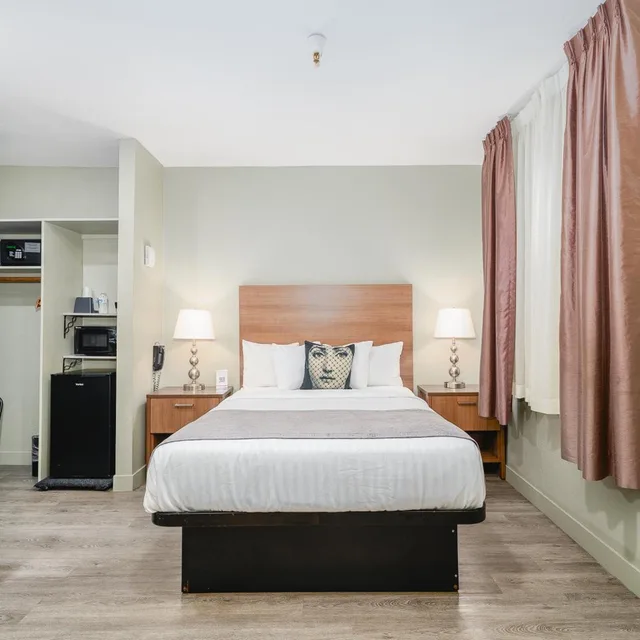 Superior, Queen Bed, Urban Boutique Hotel 2/10