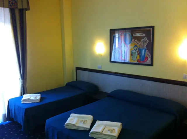 غرفة ثلاثية، Hotel Lugano 6/10