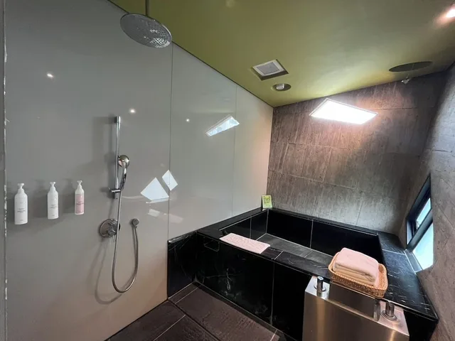 غرفة اقتصادية بسرير كينج بحوض استحمام، Smoking Rock Resort 3/3