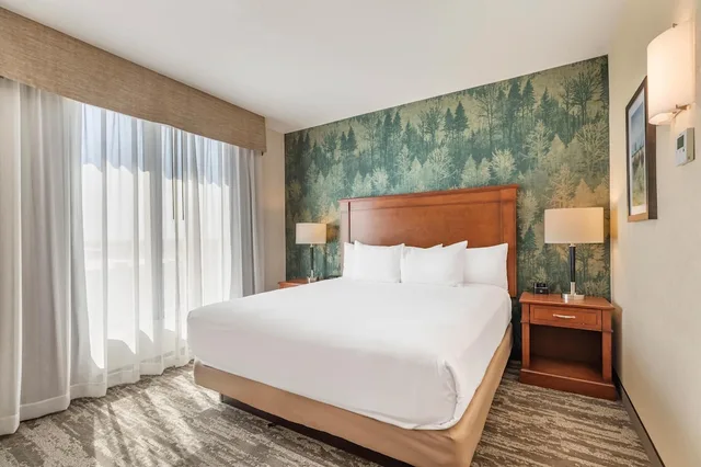 جناح بسرير كينج بغرفتين مع أريكة، Drury Inn and Suites Denver Central Park 1/2