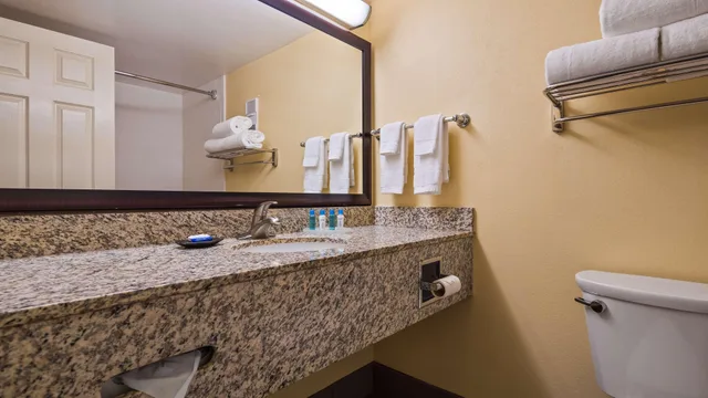 غرفة، Best Western Louisville East Inn & Suites 9/10