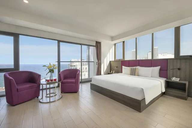 غرفة تنفيذية بسرير كينج بإطلالة على البحر، Atlantic Nha Trang Hotel 1/1