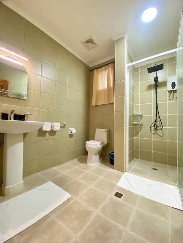 1 Bedroom, Premier, Suite, 2 Double Beds, Ocean Front، Quo Vadis Dive Resort 8/10
