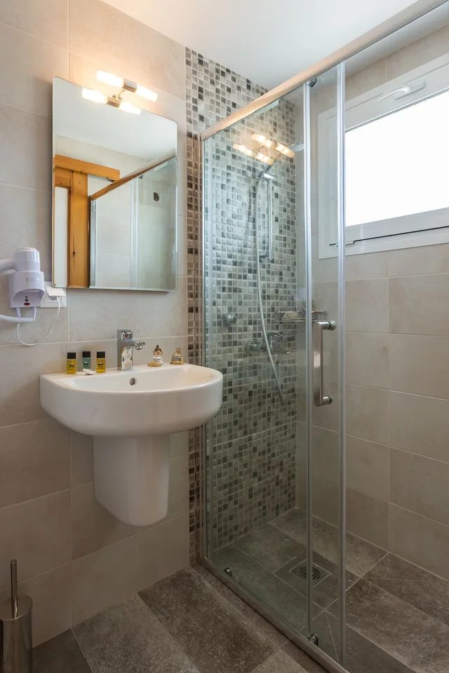 جناح كومفورت بسرير كوين بإطلالة على البحر، Hotel Akti 5/5