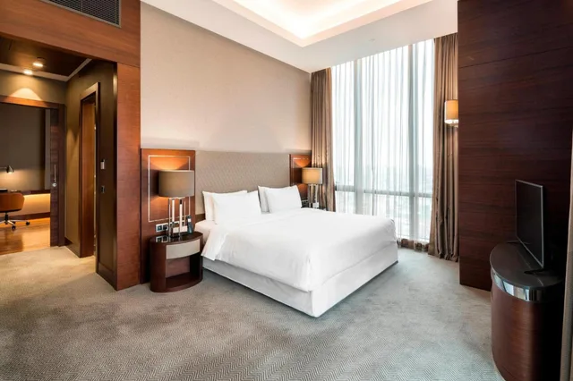 جناح ركني بسرير كينج مع أريكة مع دخول الصالة، Sheraton Grand Istanbul Atasehir 2/7