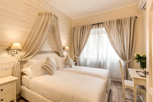 Deluxe, Queen Bed, Balcony, Casa Tua Vaticano 1/6