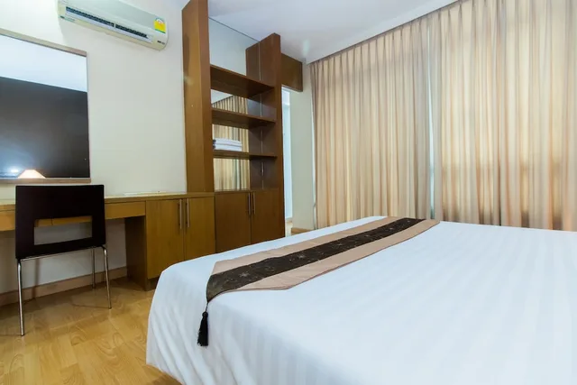 1 Bedroom, King Bed, Silom Convent Garden 4/10