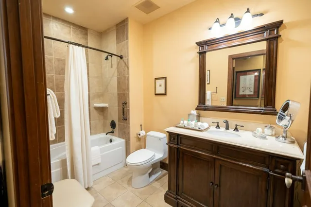 جناح بريميير بسريرين بإطلالة على المسبح بشرفة، Hotel Granduca Houston 1/4