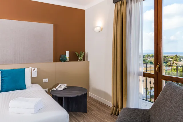 غرفة جونيور رباعية بسرير كينج، SeaWater Hotel Bio & Beauty Spa 3/4
