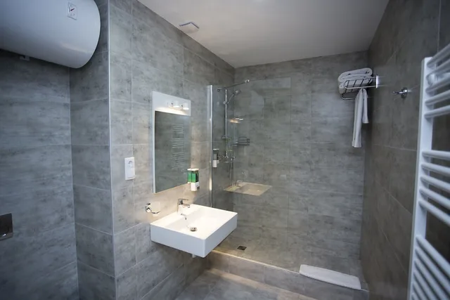 غرفة عائلية بسرير كينج بغرفة نوم واحدة مع أريكة بمطبخ، Tangerine Apart Hotel Batumi 2/2