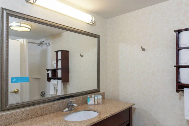 جناح استوديو بسرير كينج مع أريكة، Hampton Inn Indianapolis Downtown Across From Circle Centre 8/9