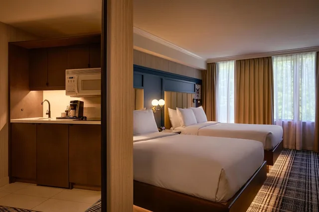 غرفة بسريرين كوين بمطبخ، DoubleTree by Hilton North Vancouver 1/4