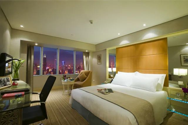 غرفة ديلوكس بسرير كينج بإطلالة على المدينة، Jin Jiang Tower Hotel 5/9