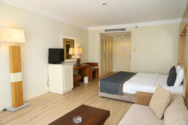 غرفة بسرير مزدوج أو سريرين منفصلين بإطلالة على المسبح، Meder Resort 4/10