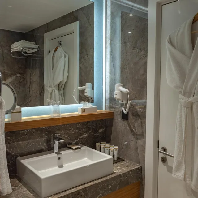 Economy, Double or Twin Bed, French Balcony، Baia Hotel Lara 3/4