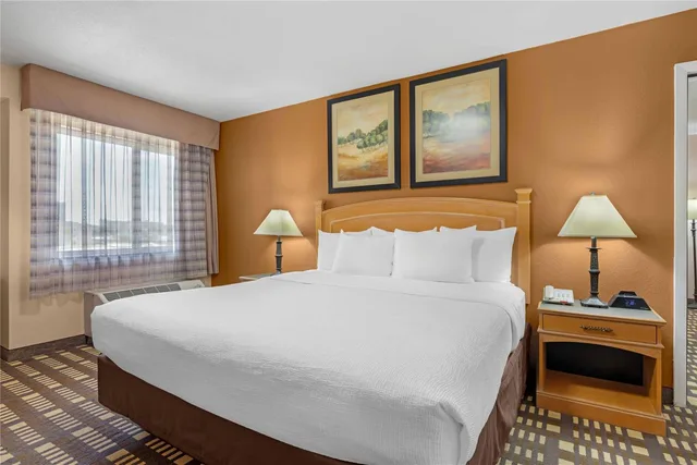 Suite, King Bed, QUALITY INN AND SUITES PLANO EAST RICHARDSON 1/4
