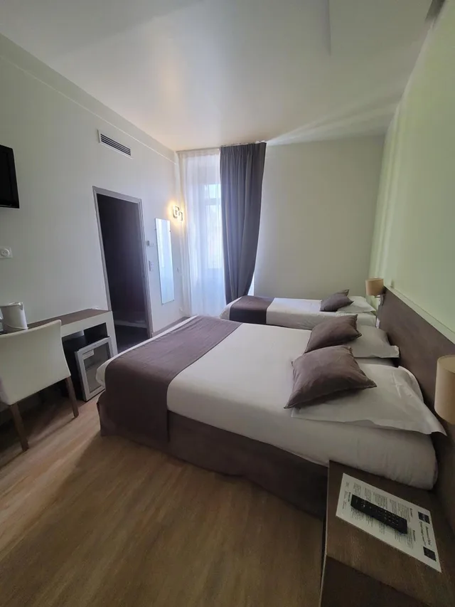 غرفة كومفورت ثلاثية بسرير مزدوج وسرير فردي، Kyriad Orange Centre 6/10