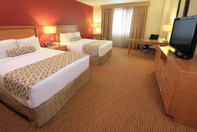 غرفة بريميوم بسرير مزدوج، CROWNE PLAZA MONTERREY AEROPUERTO 2/4