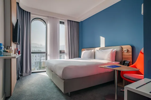 غرفة بسرير كينج بإطلالة على المدينة، Holiday Inn Express Tbilisi Avlabari, an IHG Hotel 3/4