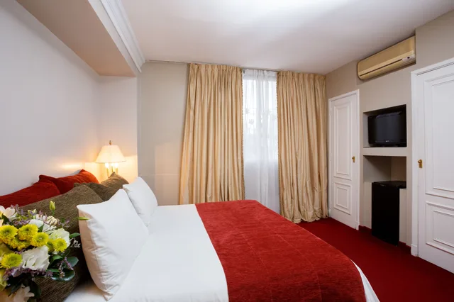 غرفة قياسية رباعية بسرير كوين وسريرين منفصلين، 1253 Recoleta Small Hotel 3/10