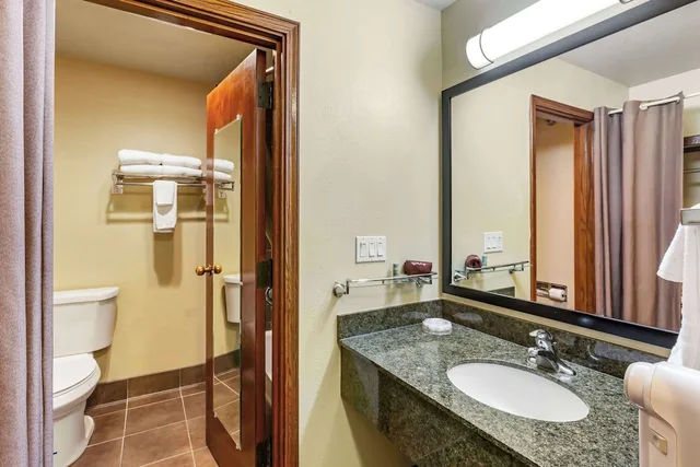 Suite, King and Queen Bed, Sofa, Kitchen, Best Western Elko Inn 3/3