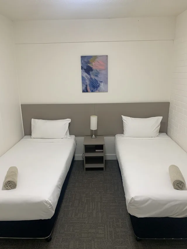 شقة بسريرين منفصلين وسريرين كينج بـ3 غرف نوم، Adina Place Motel Apartments 1/3