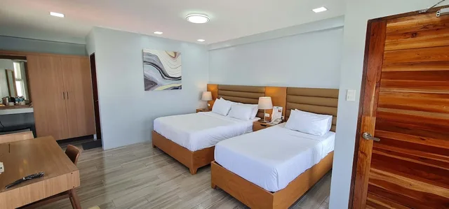 غرفة سوبيريور ثلاثية بسريرين مزدوجين بغرفة نوم واحدة، Marvins Seaside Inn 1/6