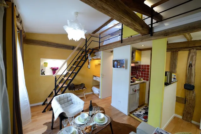 Yello, Economy, Studio، Les Patios Du Marais 4/5