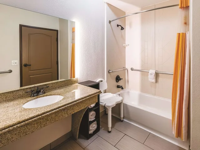 غرفة بسريرين كوين، La Quinta Inn & Suites by Wyndham Dallas Grand Prairie South 5/5