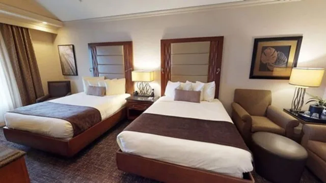 جناح بسرير كينج وسريرين كوين مع أريكة بمنطقة جلوس بمطبخ، Eden Resort And Suites, BW Premier Collection 3/8