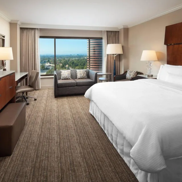 غرفة تقليدية بسرير كينج، The Westin South Coast Plaza 3/10