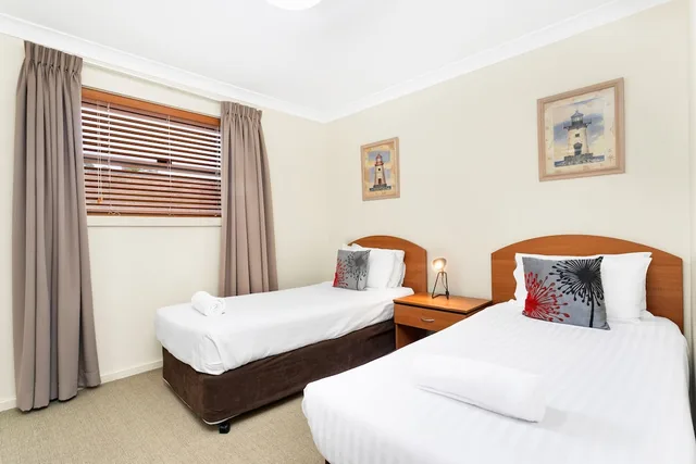 2 Bedrooms, Spa, Apartment, King and Twin Beds، Peninsula Nelson Bay 1/3
